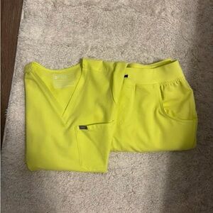 FIGS lime serving scrub Set